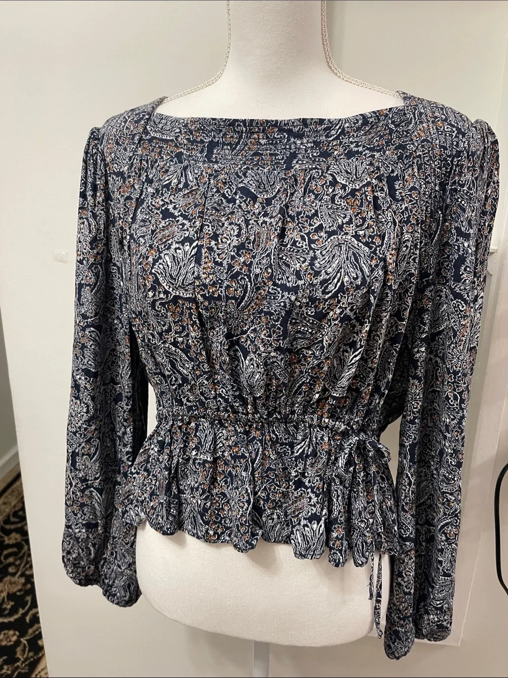 Treasure & Bond Balloon Long Sleeve Peplum Top in Navy Antique Floral Paisley. - Picture 2 of 14